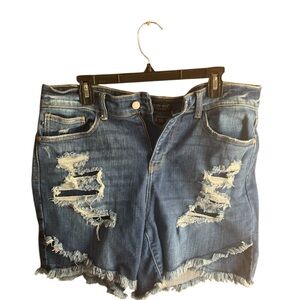 Judy Blue Distressed Denim Shorts‎ size 1XL 5” Inseam
